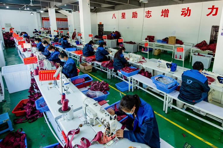 找箱包加工廠,找箱包加工廠,創業加盟的新機遇!箱包加工廠